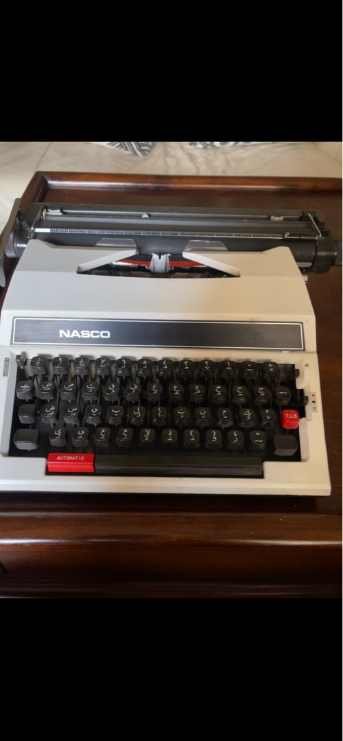 Nasco Typewriter with Case 3