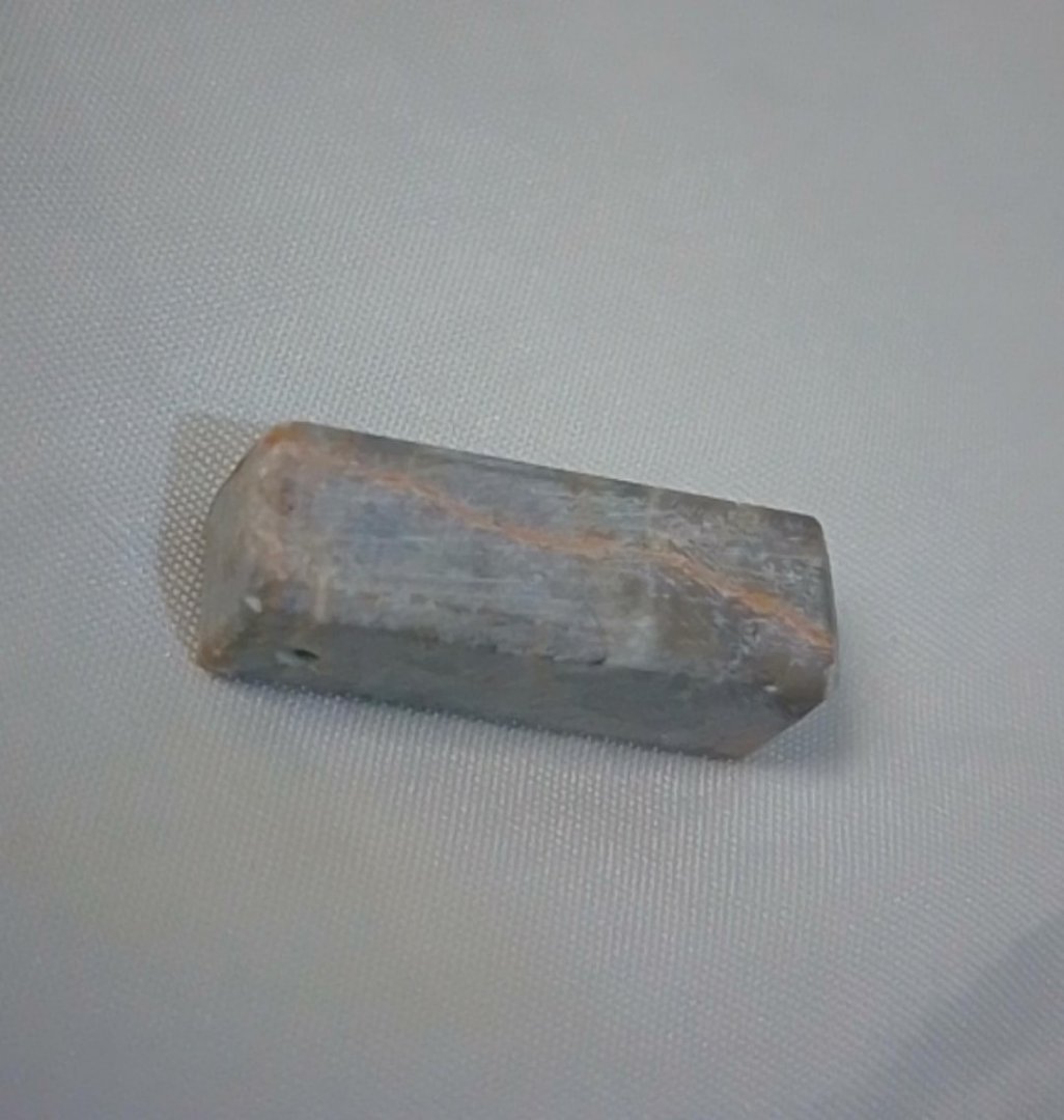 خرزة حجر مصقولة