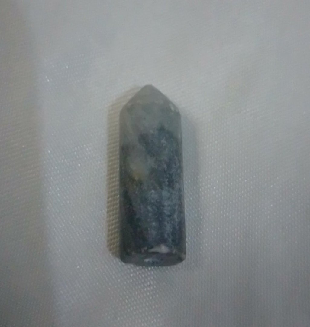 قلادة حجرية