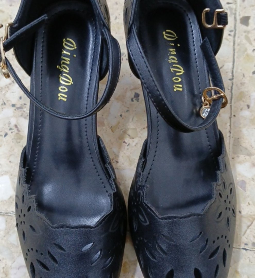DingDou Black Laser Cut Mary Jane Heels