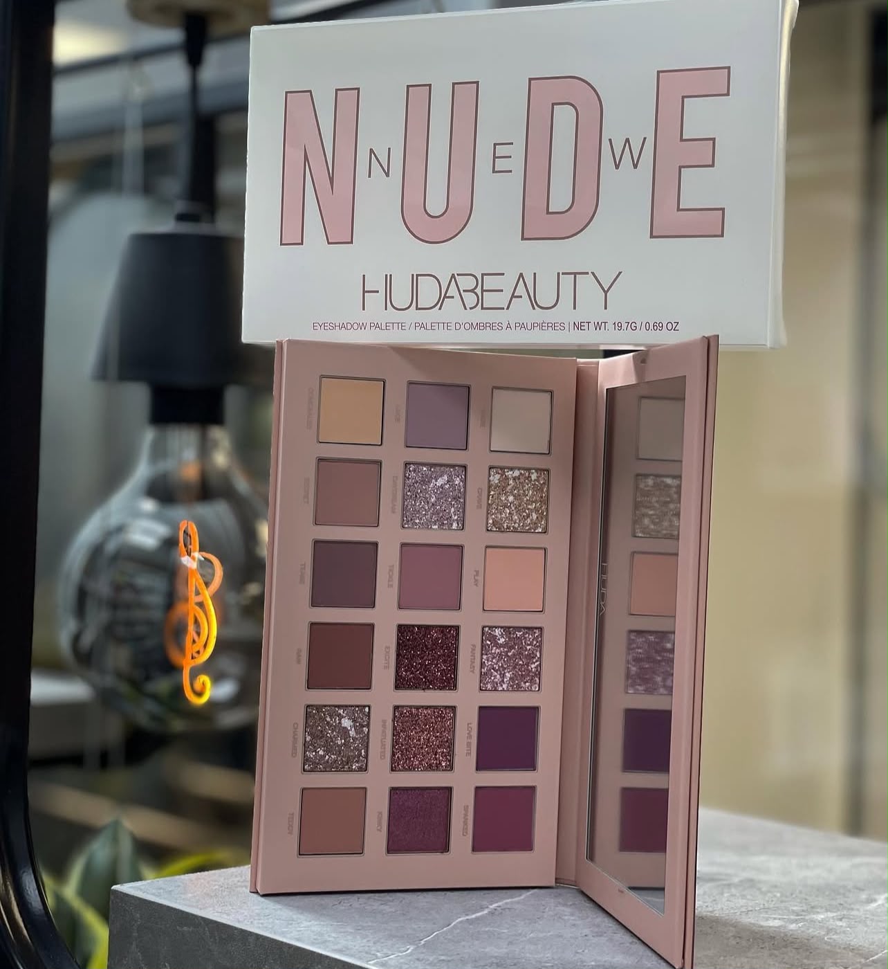 Huda Beauty New Nude Eyeshadow Palette 1