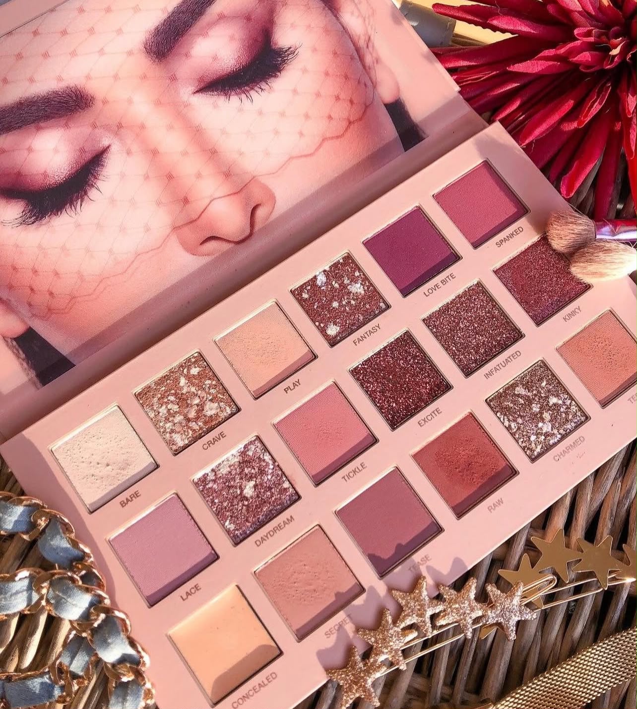 Huda Beauty New Nude Eyeshadow Palette 2