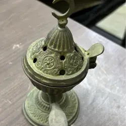 مبخرة نحاسية عتيقة بهلال