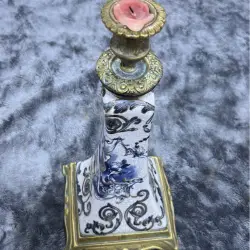 حامل شمعدان عتيق من النحاس والسيراميك