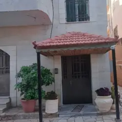 House for sale in Mahas, consisting of two floors and a service room, each floor area is 266 square meters, consisting of 3 bedrooms, a kitchen, a living room, a hall, and a garden with a breathtaking view. Interested parties call 0775323377