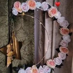 طوق زهور مع أضواء