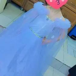 فستان ابيض مع تطريزات