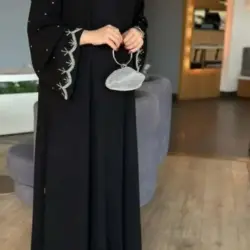 عباية مطرزة بأكمام مطرزة بالخرز