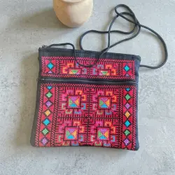 حقيبة كروسبودي مطرزة