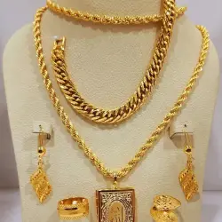 طقم مجوهرات مطلي بالذهب عيار 24